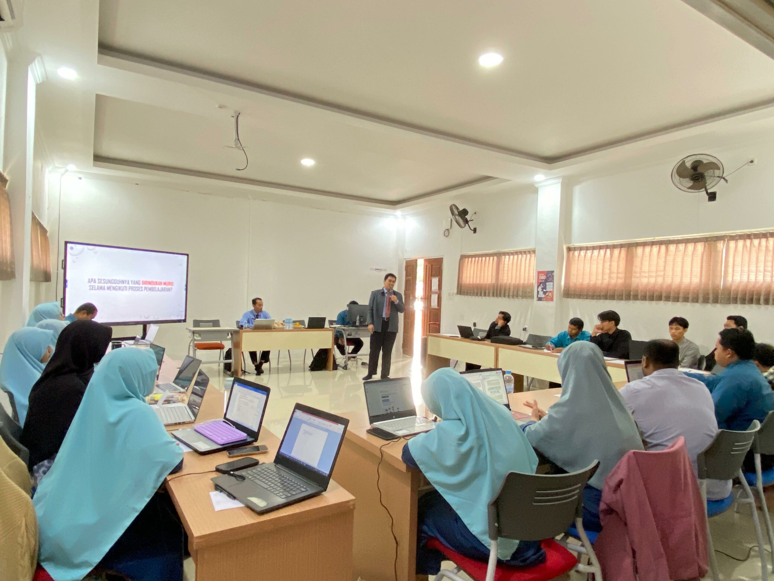 Tingkatkan Kualitas Pembelajaran: Guru SMA Istiqamah Muhammadiyah Gelar Workshop Modul Ajar Berbasis Deep Learning dan Growth Mindset