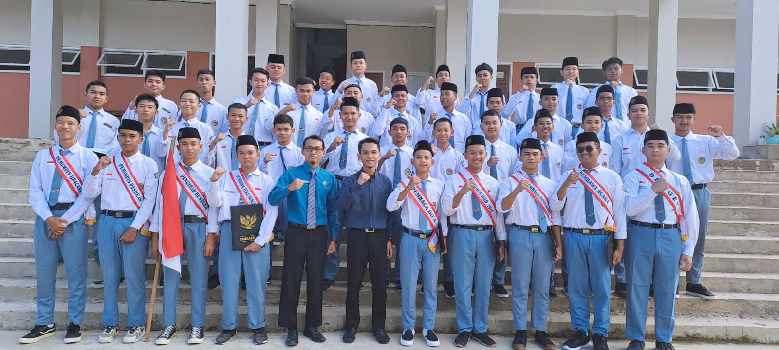 KEGIATAN APEL PAGI DI TAHUN AJARAN BARU 2023/2024 DI SMA ISTIQAMAH MUHAMMADIYAH SAMARINDA.