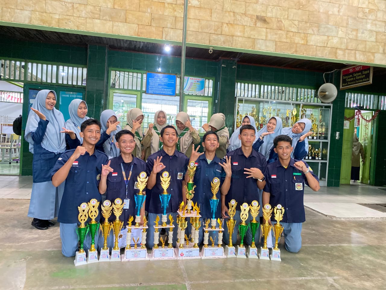 Borong Juara: Santri SMAIM Raih Prestasi Gemilang di Lomba Milad Muhammadiyah ke 112 Tingkat SMA Se Samarinda