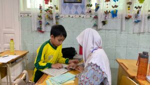 Kegiatan SMAIM Mengajar di SD Muhammadiyah 1 Samarinda | Foto: Alifah (Siswa SMAIM)