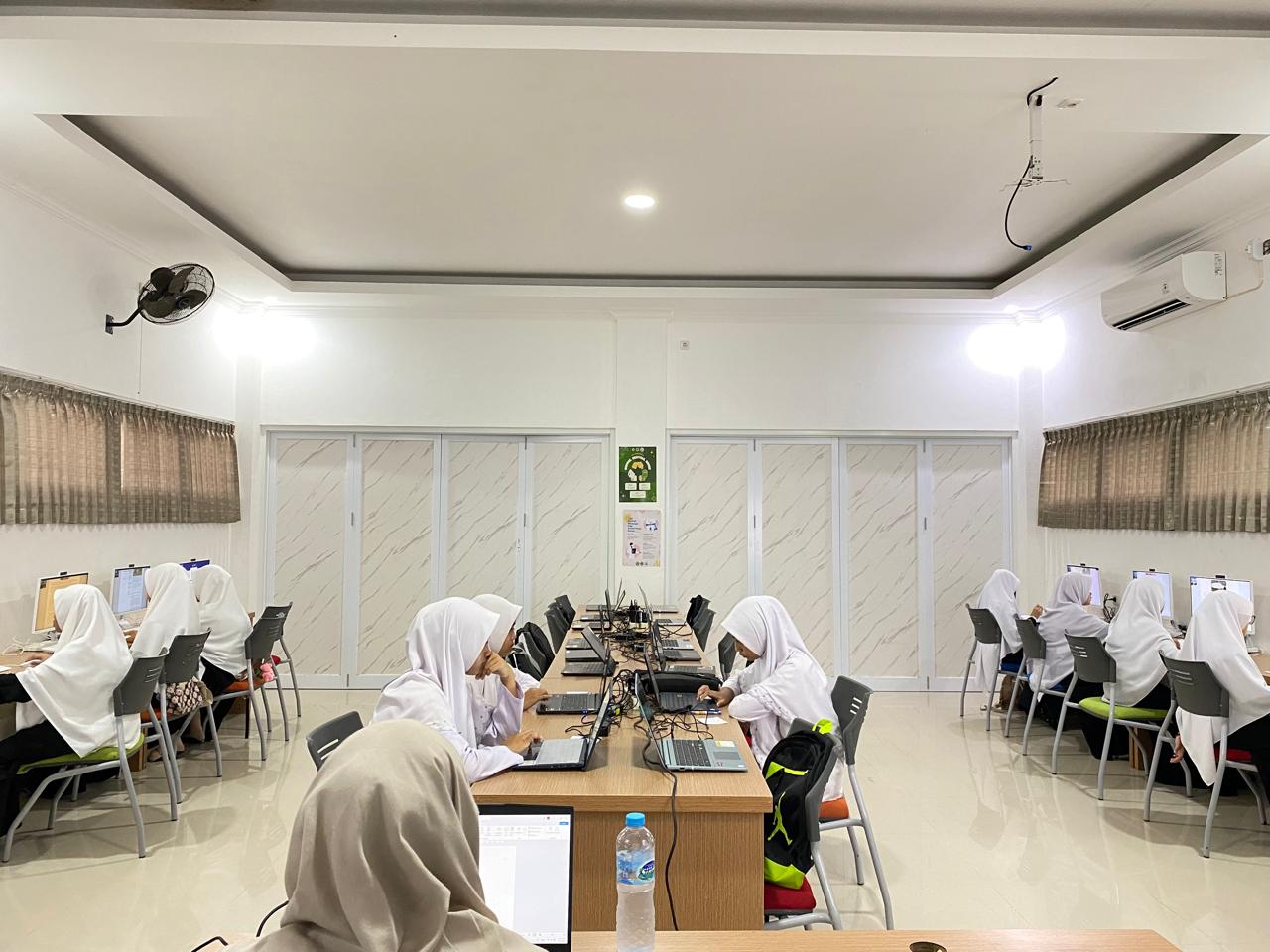 Semangat Ujian, Wujudkan Generasi Hebat: Pelaksanaan ANBK Hari Pertama dan Kedua di SMA Istiqamah Muhammadiyah