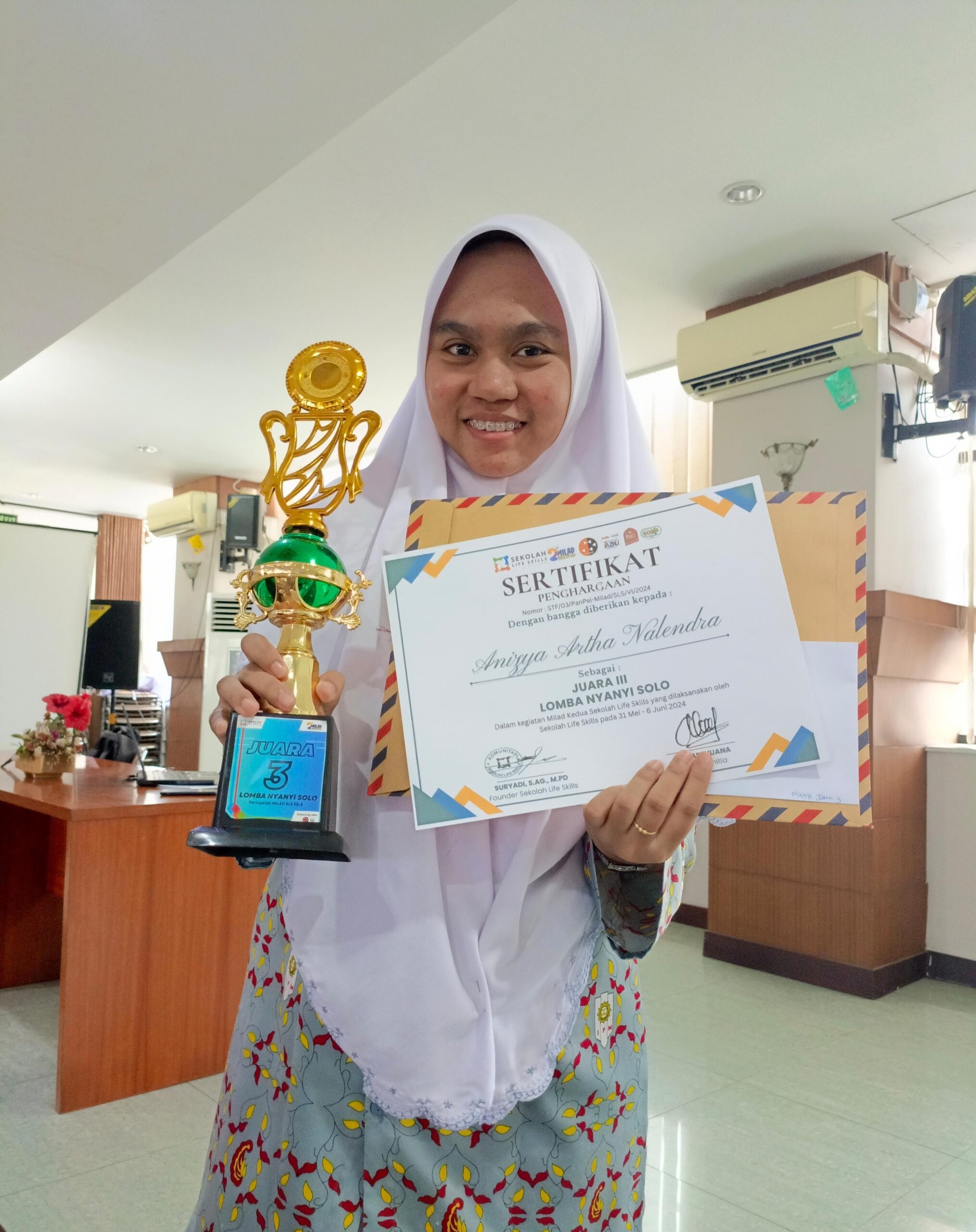 Anizya Menoreh Prestasi Juara III Lomba Nyanyi Solo