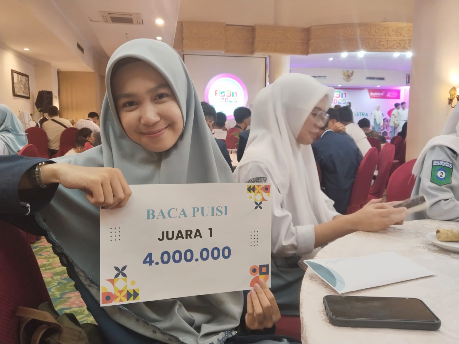 Kata yang Menggema: Syifa Putri Anggraini Faisal Juara 1 FLS3N Provinsi 2025 Lomba Baca Puisi
