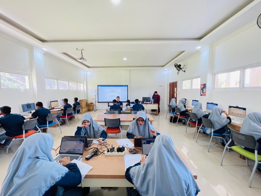 Generasi Juara Sains: Santri SMAIM Mengikuti Simulasi Osn-K 2025